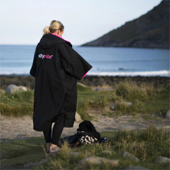 2023 Dryrobe Advance Kurzarm-Wechsel Robe DR100 - Black / Pink